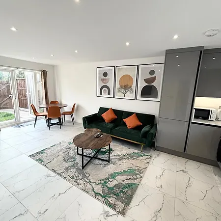 Bvlgaria House - Heathrow Airport-Private Gated Parking Villa Slough Exterior photo