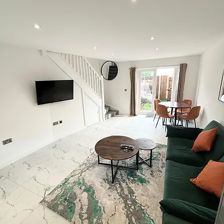 Bvlgaria House - Heathrow Airport-Private Gated Parking Villa Slough Exterior photo
