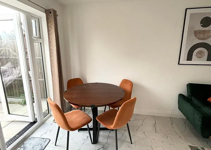 Bvlgaria House - Heathrow Airport-Private Gated Parking