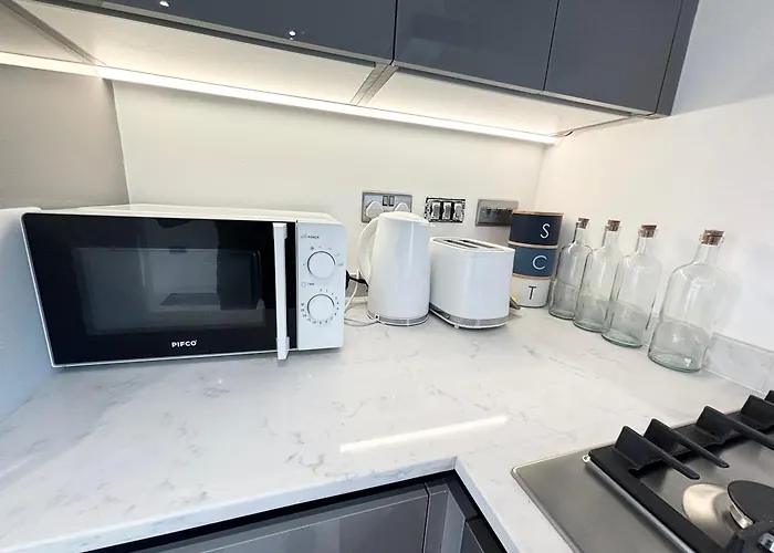 Bvlgaria House - Heathrow Airport-Private Gated Parking