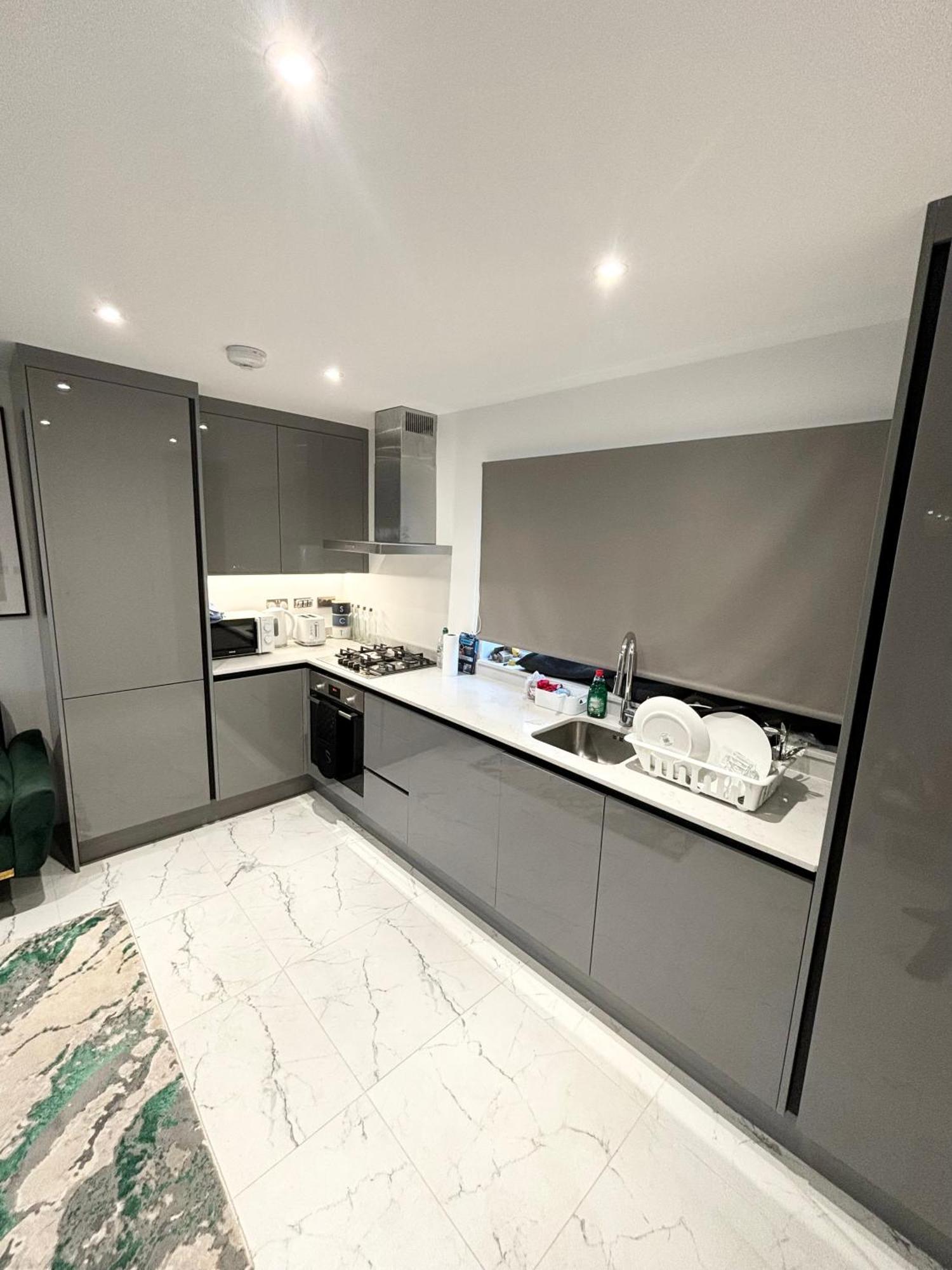 Bvlgaria House - Heathrow Airport-private Gated Parking * Slough
