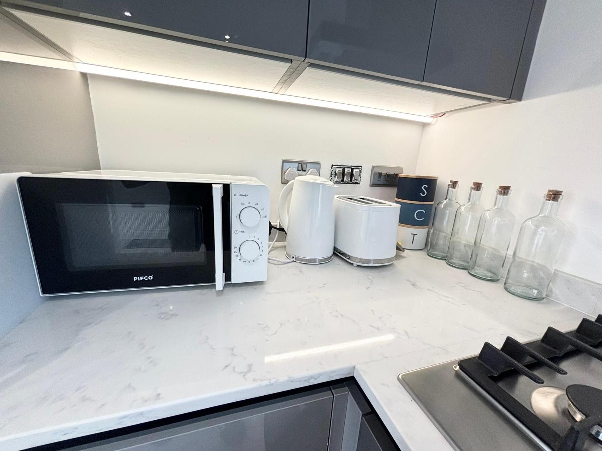 Holiday home Bvlgaria House - Heathrow Airport-private Gated Parking *