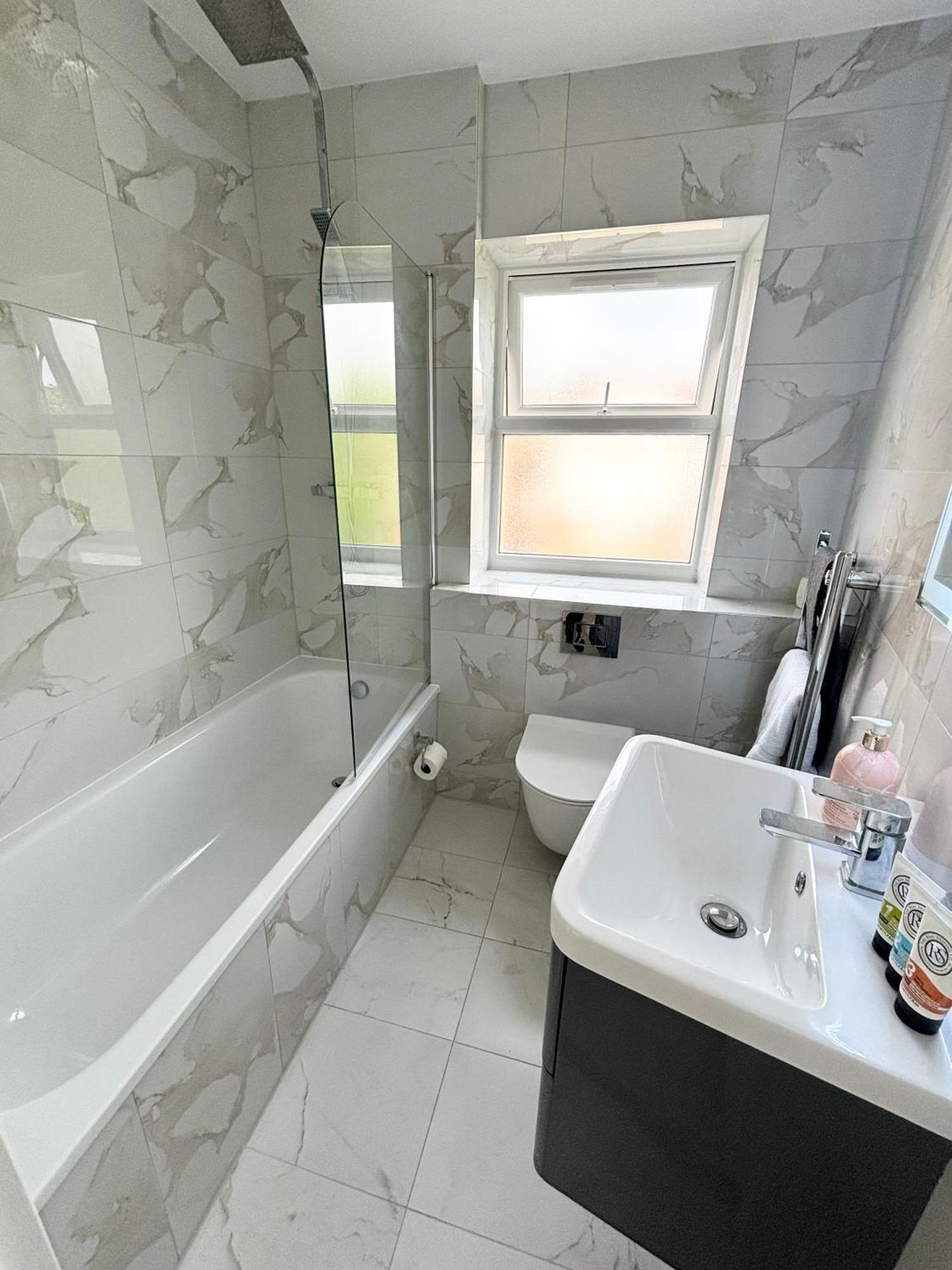 Bvlgaria House - Heathrow Airport-private Gated Parking Holiday home Slough