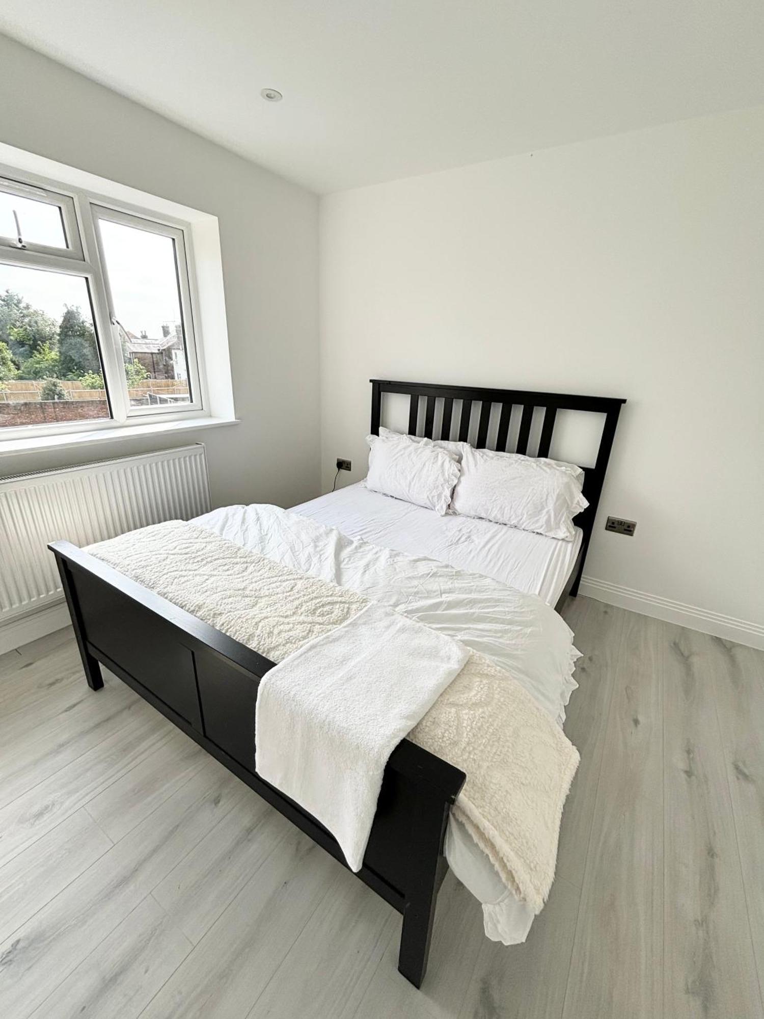 Bvlgaria House - Heathrow Airport-private Gated Parking