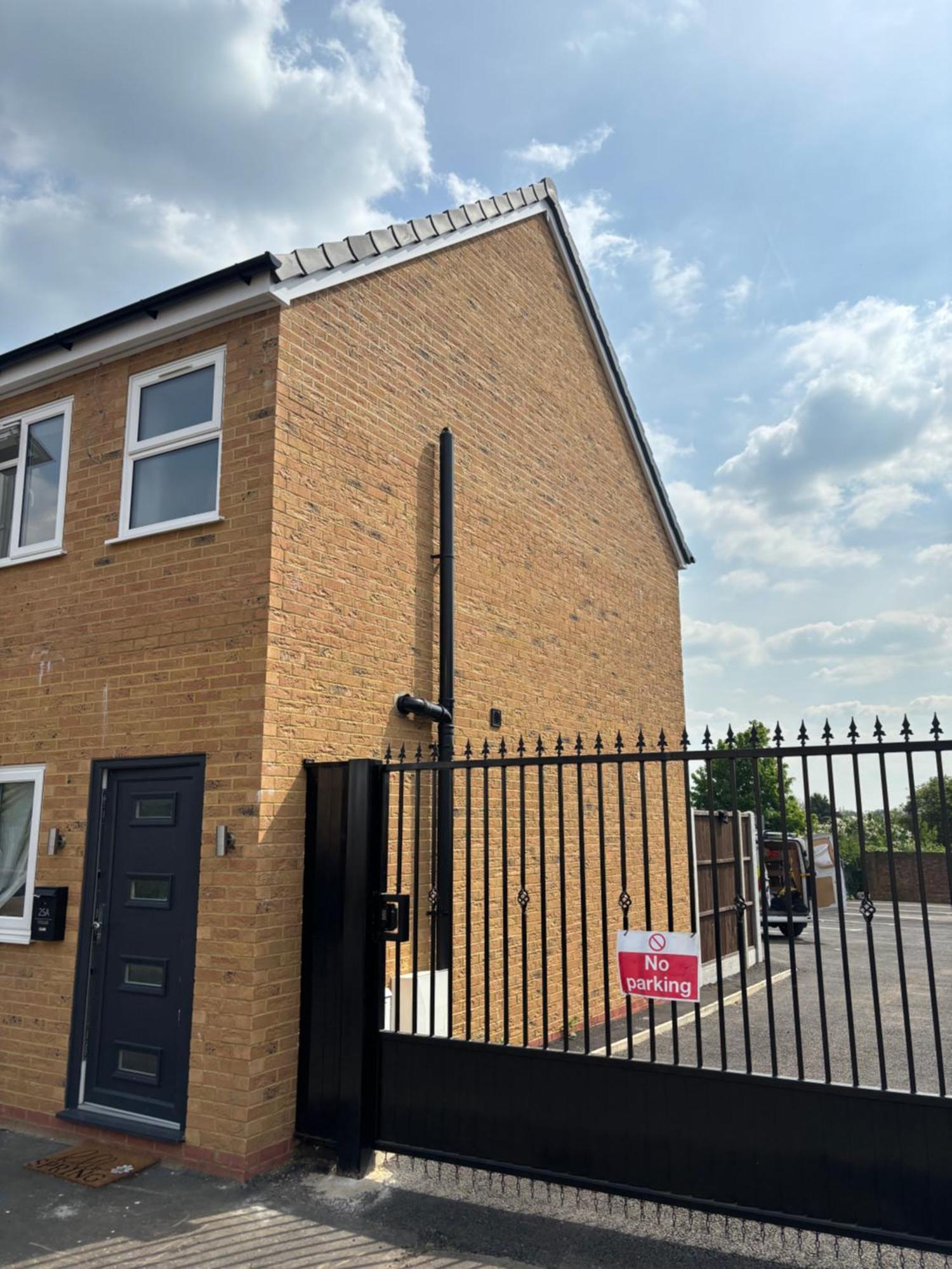 Bvlgaria House - Heathrow Airport-private Gated Parking * Slough