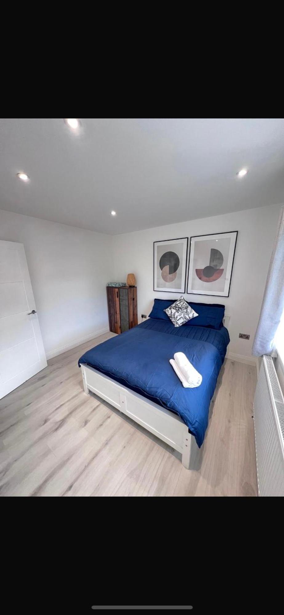 Bvlgaria House - Heathrow Airport-private Gated Parking Holiday home